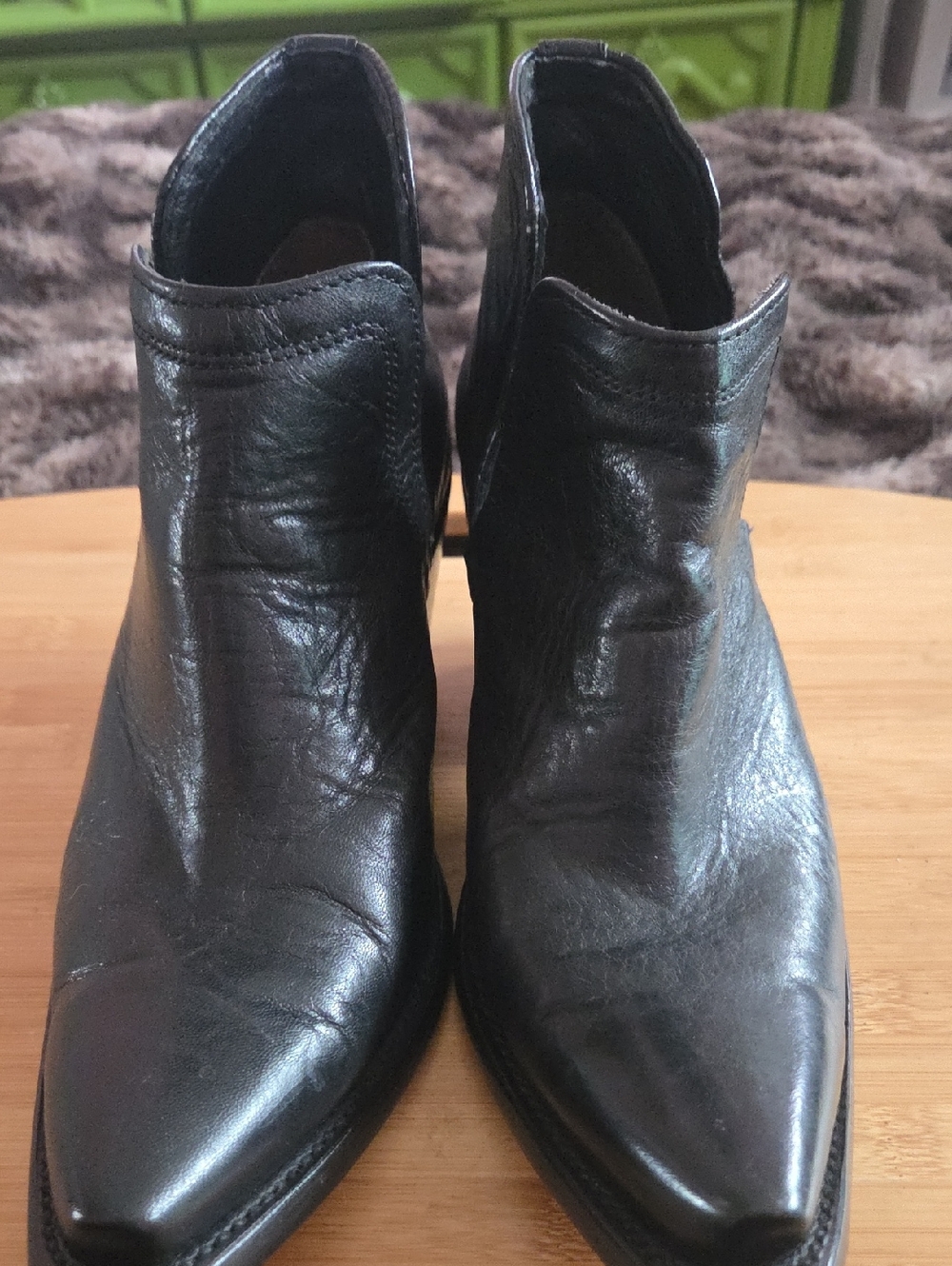 ARIAT Dixon Black Leather Snip Toe Ankle Booties - Picture 2 of 9